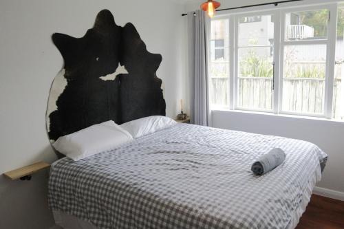 Raglan House | Surfers Bay - Fire Pit, SUP, Harbour View & Walks