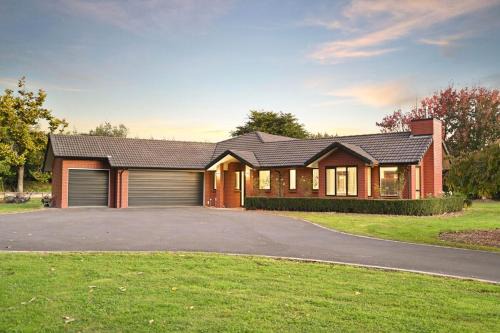 Tamahere House | Lifestyle Retreat with Land and Views