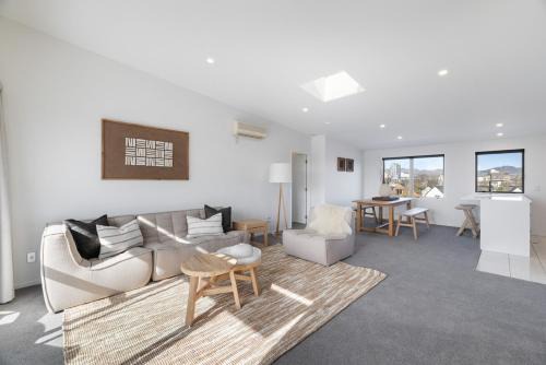 Christchurch City Centre Apartment | Top Floor Oasis with Pool Gym and Parking