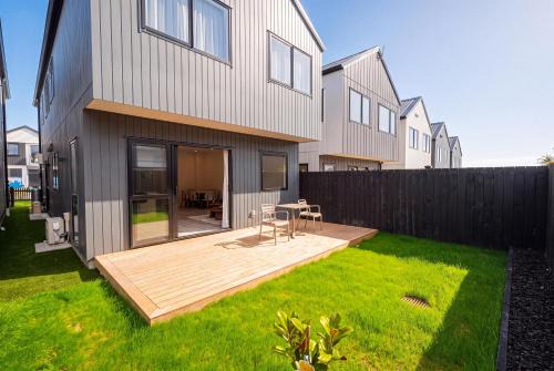 Hobsonville House | Modern Hobsonville 4 Bedroom Waterfront & Parking