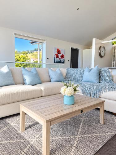 Redcliffs Villa | Sea View Paradise with Hot Tub