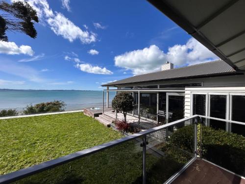 Bucklands Beach Villa | Azure Cliff Villa