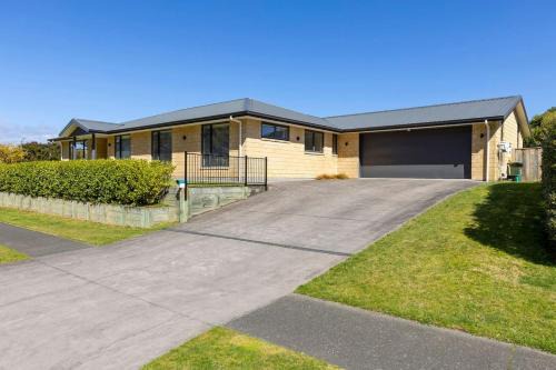 Rangatira Park House | Riverview on Hindmarsh - Elevated Stunning Waikato River Views - Taupo