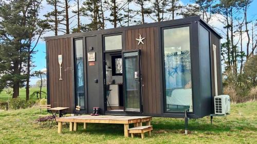Midhirst House | Taranaki Creekside HOIHO by Tiny Away