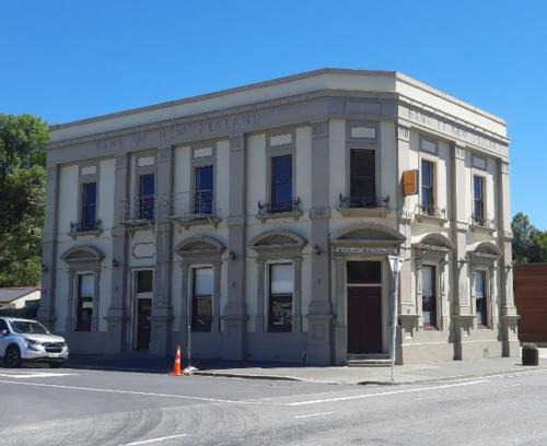 Lawrence House | The historical Bank house 3