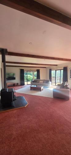 Te Kuiti House | Titiwai Homestead 4 Bedroom Farm Stay