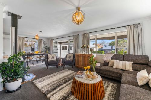 Hilltop House | Cosy Corner on Macdonell - Taupo