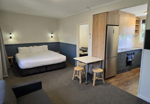 Rakaia Hotel | Rakaia River Holiday Park and Motels
