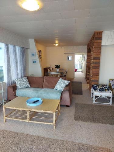 Pukehina House | Pukehina Beach House - Oceanfront beach house