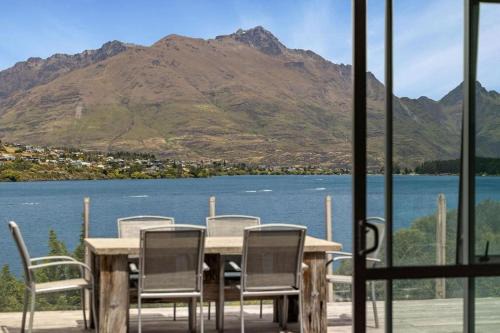 Frankton Apartment | Remarkables View - Te Wai Penthouse