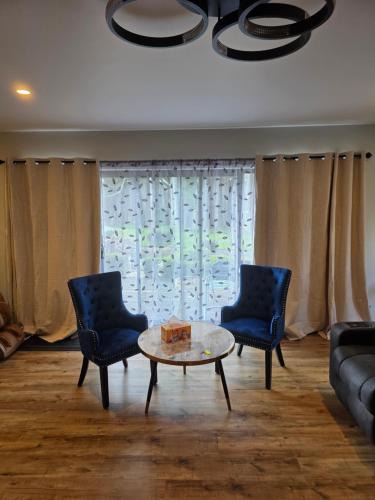 Kamo House | Totara Parklands Entire Guesthouse