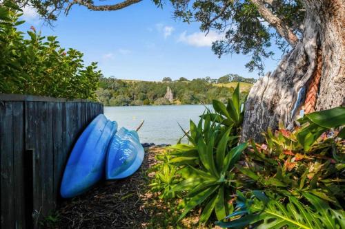 Whangateau House | Panoramic Ocean Escape with Deck - BBQ - Sea Views