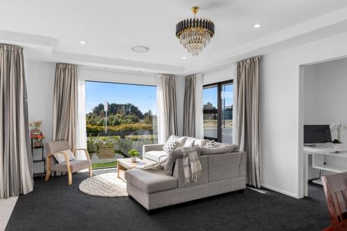 Hoon Hay House | Ataahua a Sunlit 4BR Home that Sleeps 8
