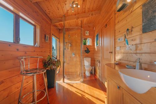 Britannia Heights House | Hilltop Ocean Views - Outdoor Baths & Pool