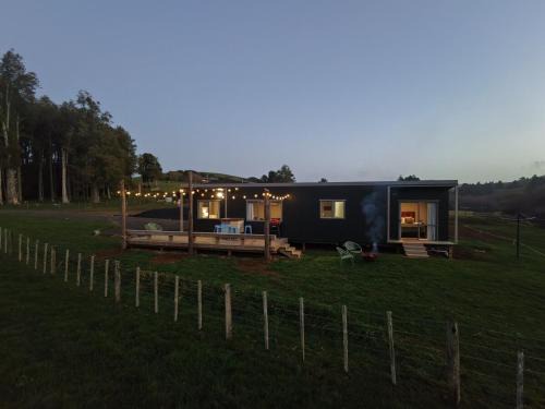 Raglan House | The Beekeeper Cabin Raglan