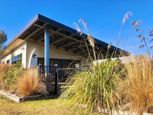 Manapouri House | Funky Fiordland Holiday Home