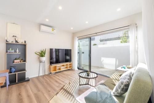 Eastern Beach House | Modern 4-Bedroom Home in Bucklands Beach