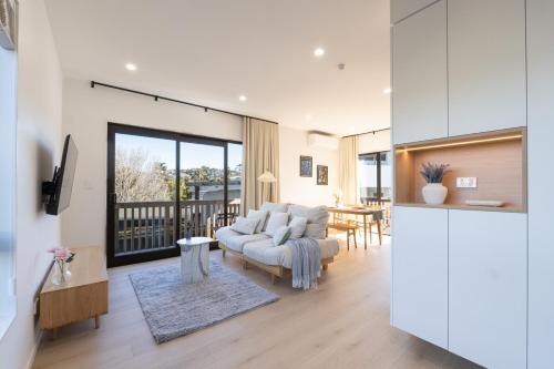 Murrays Bay Apartment | Sunny 3-Bedroom Home in Murrays Bay