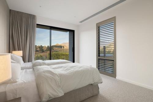 Dalefield Villa | The Paddock by MajorDomo - Rural Home w Spa Pool