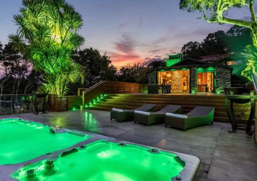 Titirangi House | Maison Blanc Lodge - Nature Haven 4-Bed Luxury