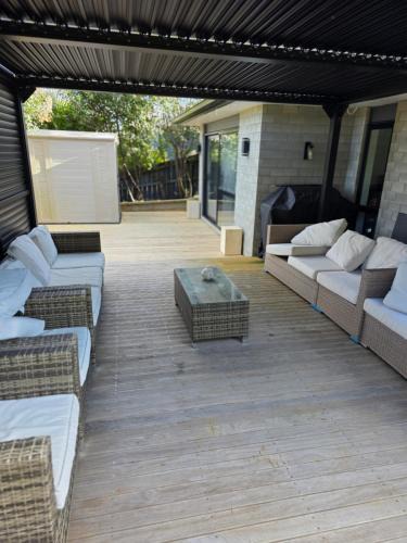 Kamo House | Totara Parklands Entire Guesthouse