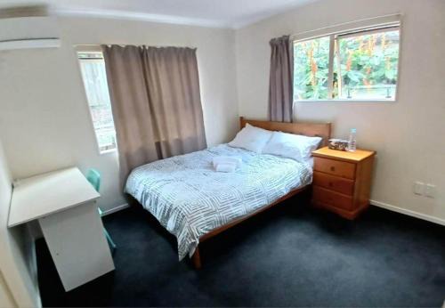 Sandringham House | Comfortable Private Room near St Lukes