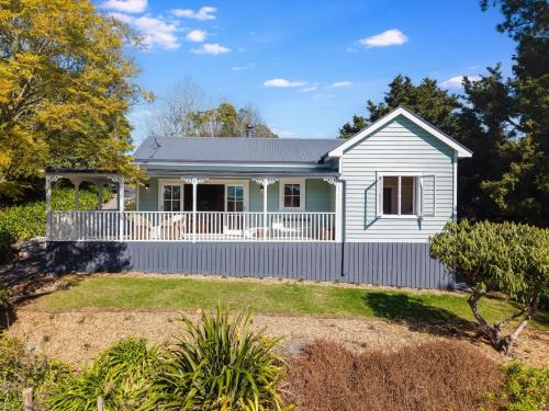 Bombay Villa | Saddlers Cottage by Homello