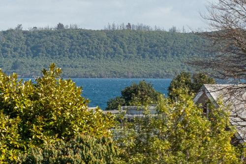 Rainbow Point House | Rainbow Lake House - Lake Taupō Holiday Home