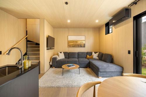 Frankton House | Modern & Stylish Whetū Star Villa