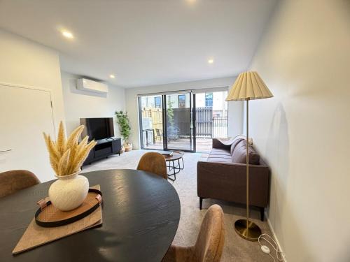 Cashmere Apartment | Luxury And Tranquil CBD 2 Bed and Parking!