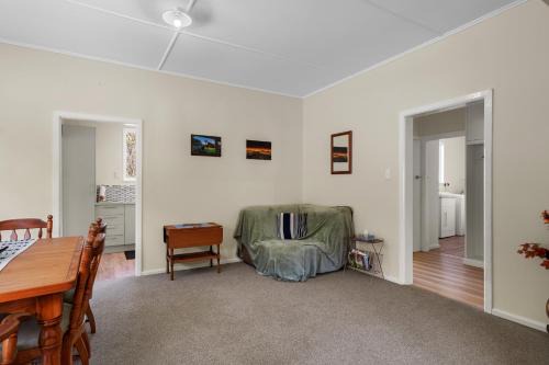 Kaiteriteri House | Kauri Cottage at Marble Hills - Marahau Holiday Home