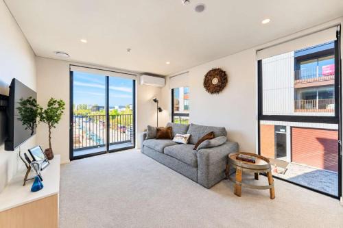 Christchurch City Centre Apartment | City Centre 1BR Stay with Balcony & Wi-Fi