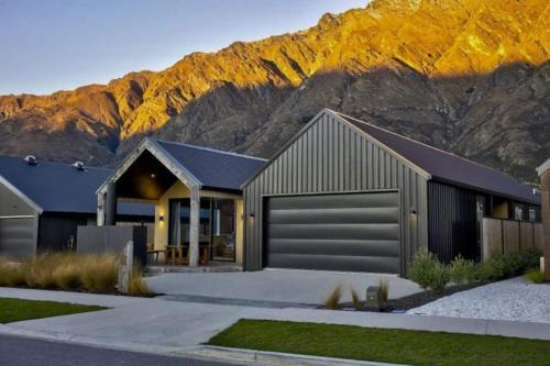Jacks Point House | Big mountain views, Fireside evenings