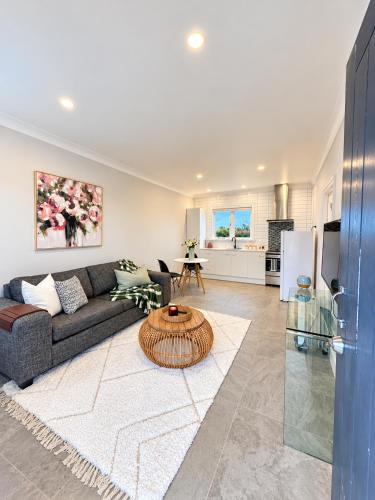 Whitford Apartment | Private & Peaceful Granny Flat in Whitford