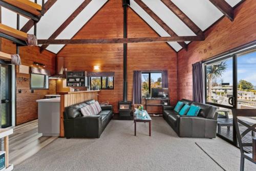 Two Mile Bay House | Nearly Lakeside - Chalet - lake views, pizza, beer