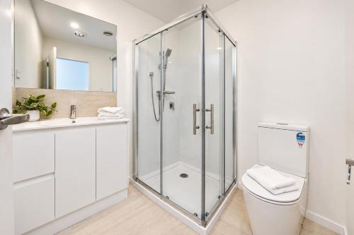 Mount Roskill House | Central 4BR Brand New Home with free parking