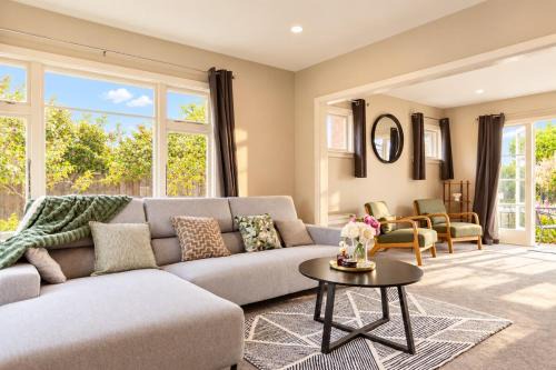 Halswell House | Halswell Haven a spacious 3BR Home for 7 up to 4 carpark