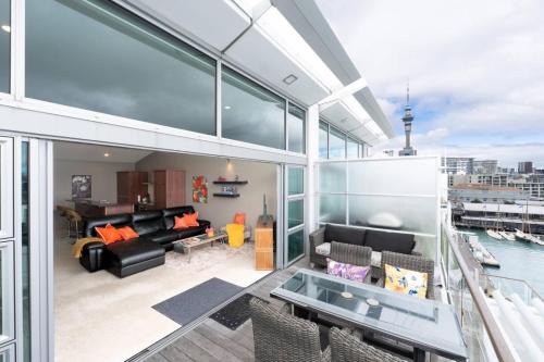 Auckland Central Business District Apartment | 3 Bedrooms Penthouse Unit with Princes Wharf View