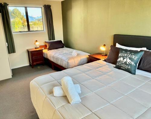 Manapouri Apartment | Manapouri Cottage - 2