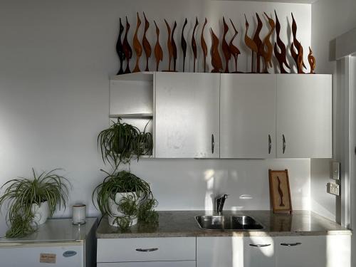 Stepneyville Apartment | Retro Seaview Studio