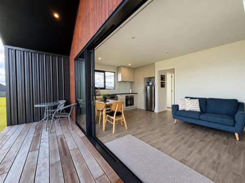 Te Anau House | Glaisnock Cottage Lake and Mountain Views