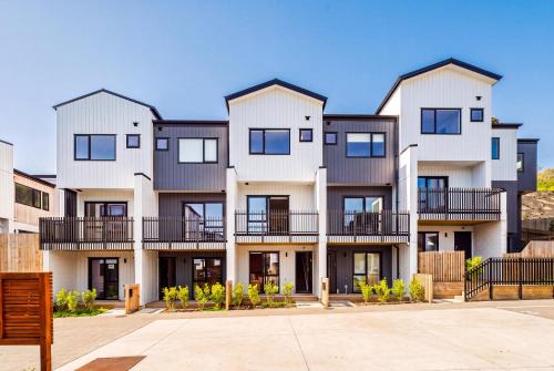 Otahuhu House | Modern Mt Wellington Retreat, close to Sylvia Park