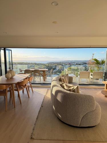 Grey Lynn Apartment | Auckland Oasis 5 min to Eden Park with Iconic Views