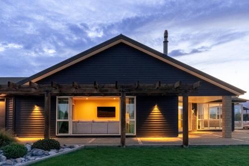 Twizel House | Panoramic Mountain View Retreat