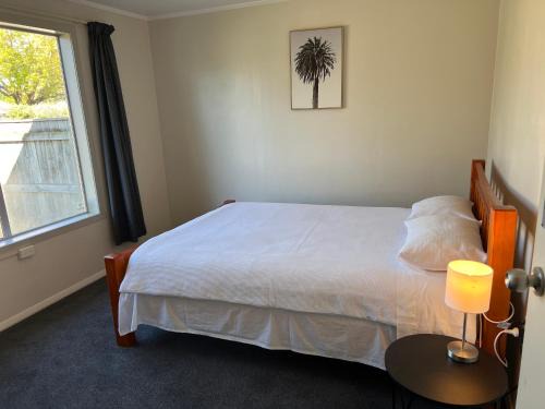 Palmerston North Apartment | Central Spacious House With Backyard And Patio