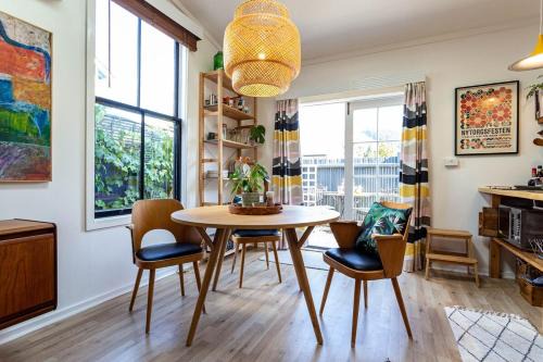 Nelson Apartment | Artist's Studio Retreat with Courtyard