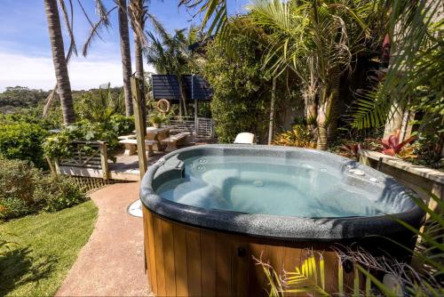 Surfdale House | Palms on Kennedy Point