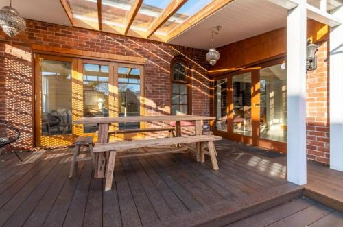 Christchurch City Centre House | Beautiful villa near CBD with pool