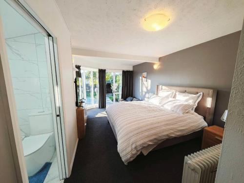 Avonhead House | Smart Stay Guest Suite - 8 Min to Airport - Convenient Location