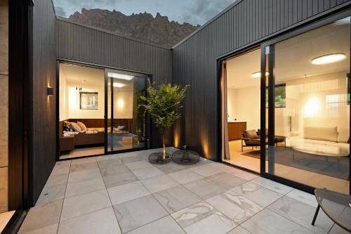 Queenstown Lakes District Villa | Wye Creek Residence by Sotheby's Luxury Rental Homes